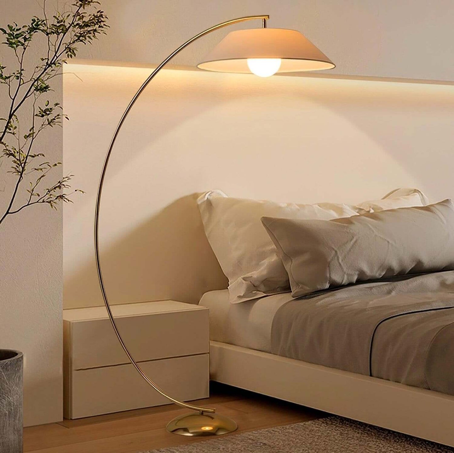 Elegant Gulvlampe med Stoffskjerm