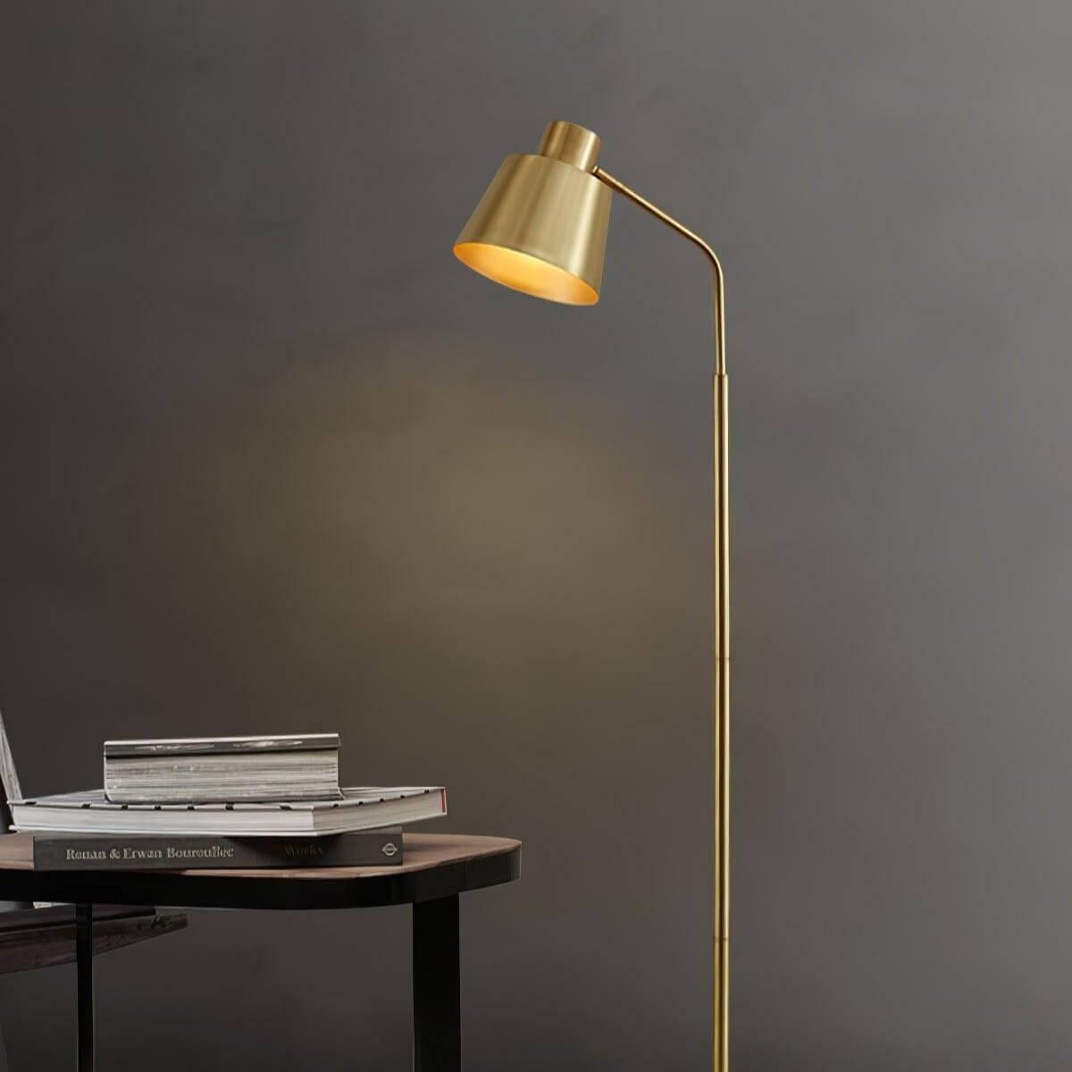 Elegant Gulvlampe i Messing - Moderne Design