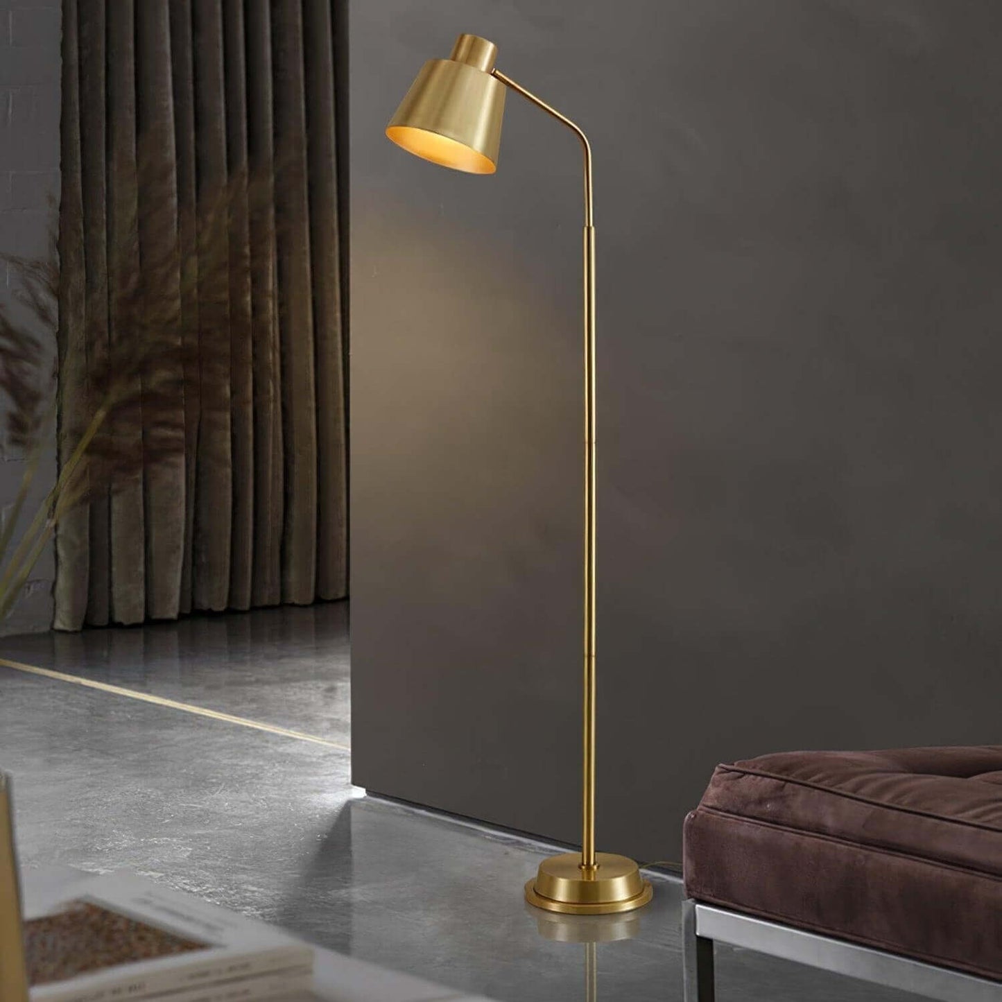 Elegant Gulvlampe i Messing - Moderne Design