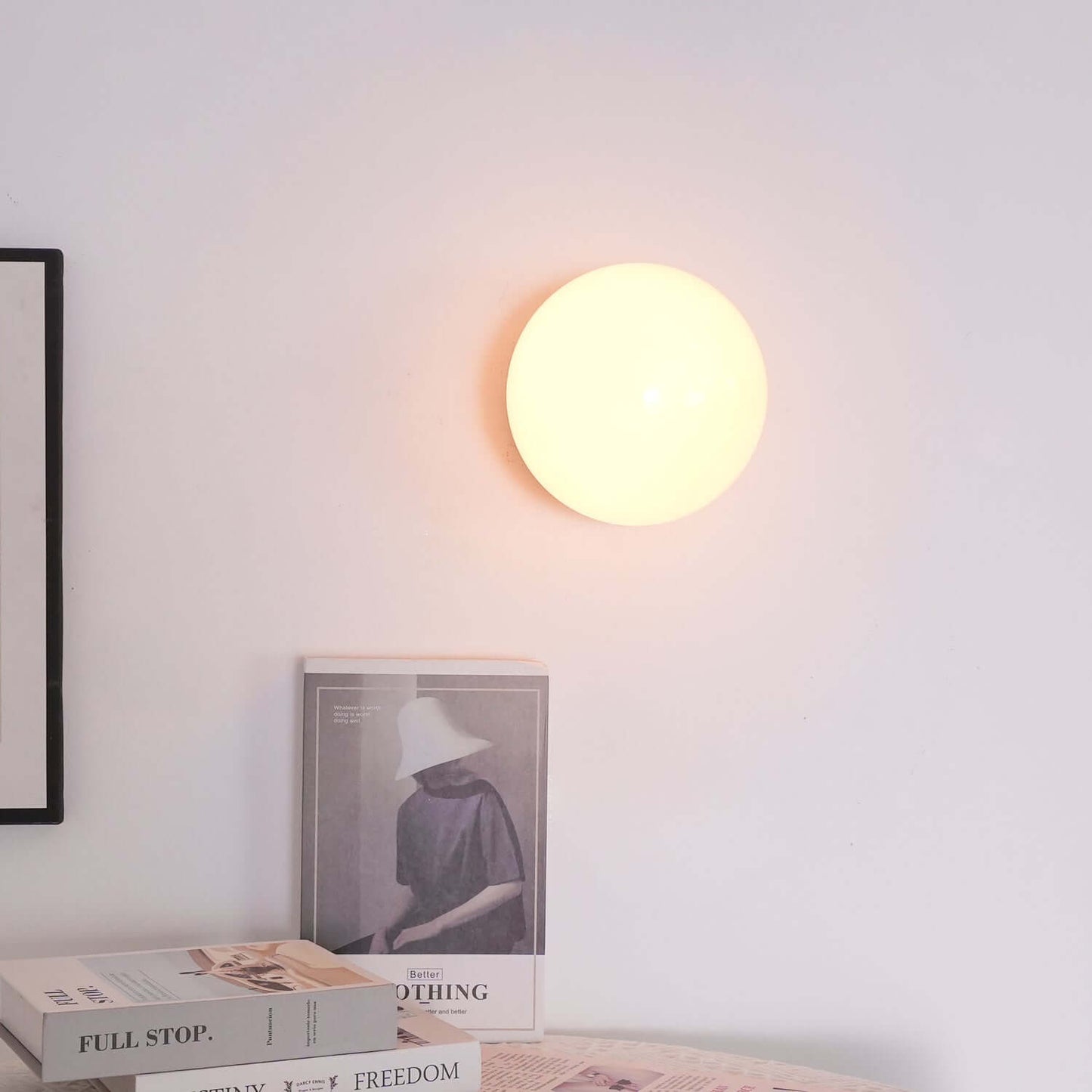Elegant Bordlampe med Glasskjerm - Modern Hjembelysning