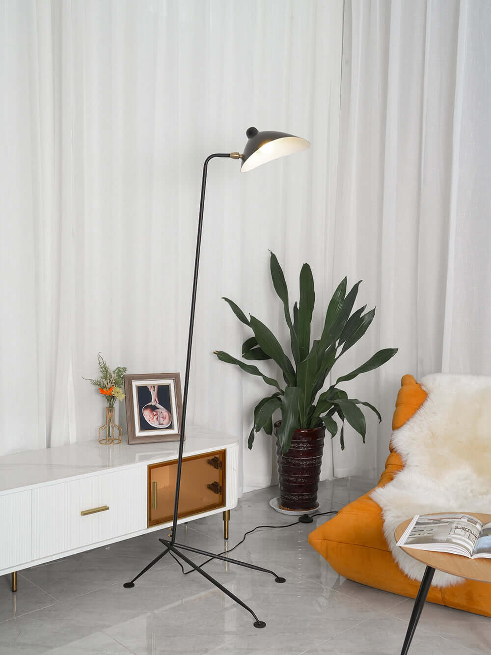 Elegant Tre-armet Gulvlampe