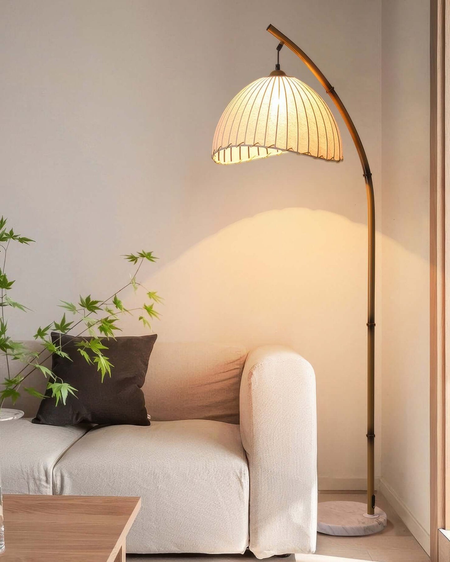 Elegant Gulvlampe i Bambusdesign