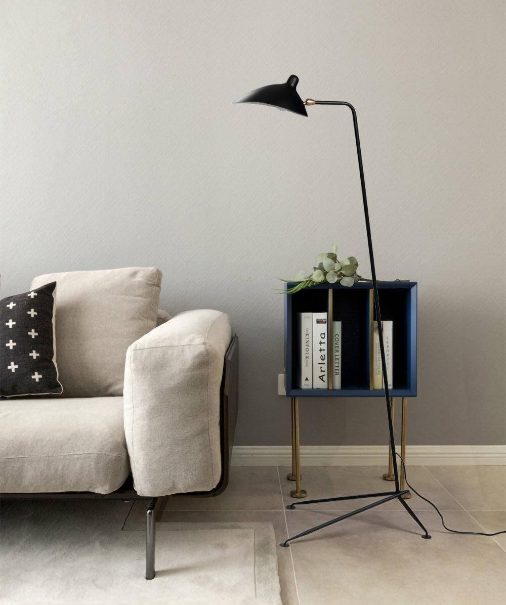 Elegant Tre-armet Gulvlampe