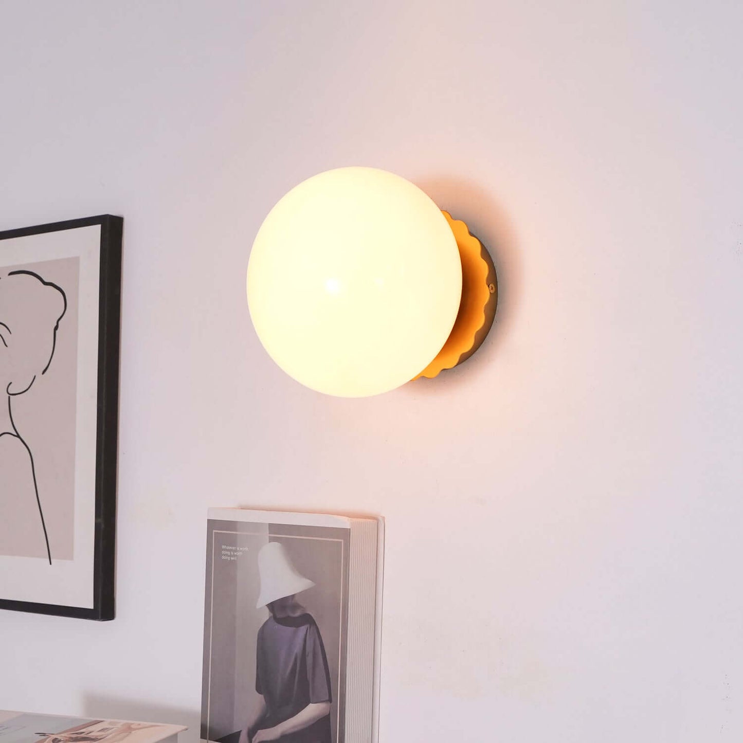 Elegant Bordlampe med Glasskjerm - Modern Hjembelysning