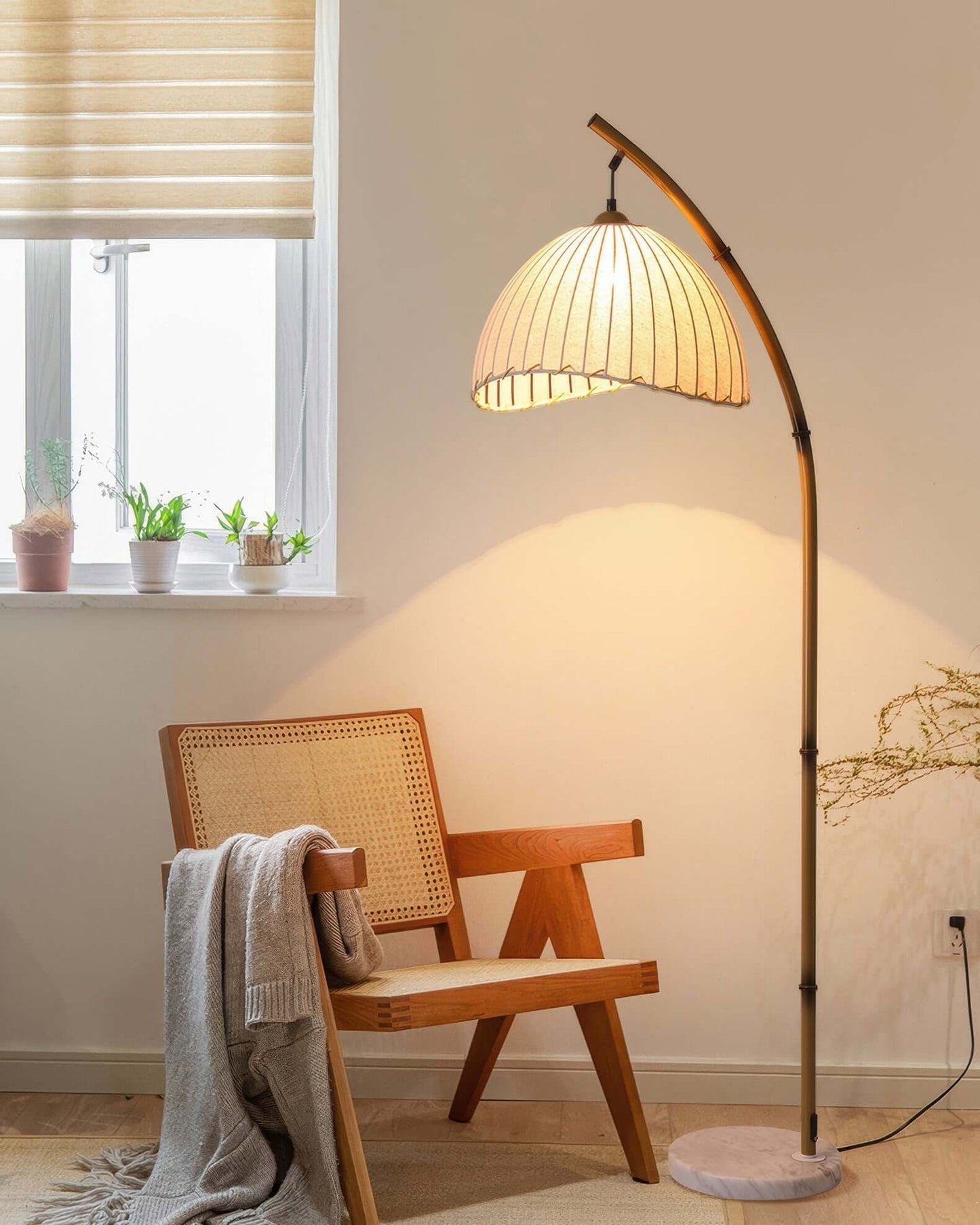Elegant Gulvlampe i Bambusdesign