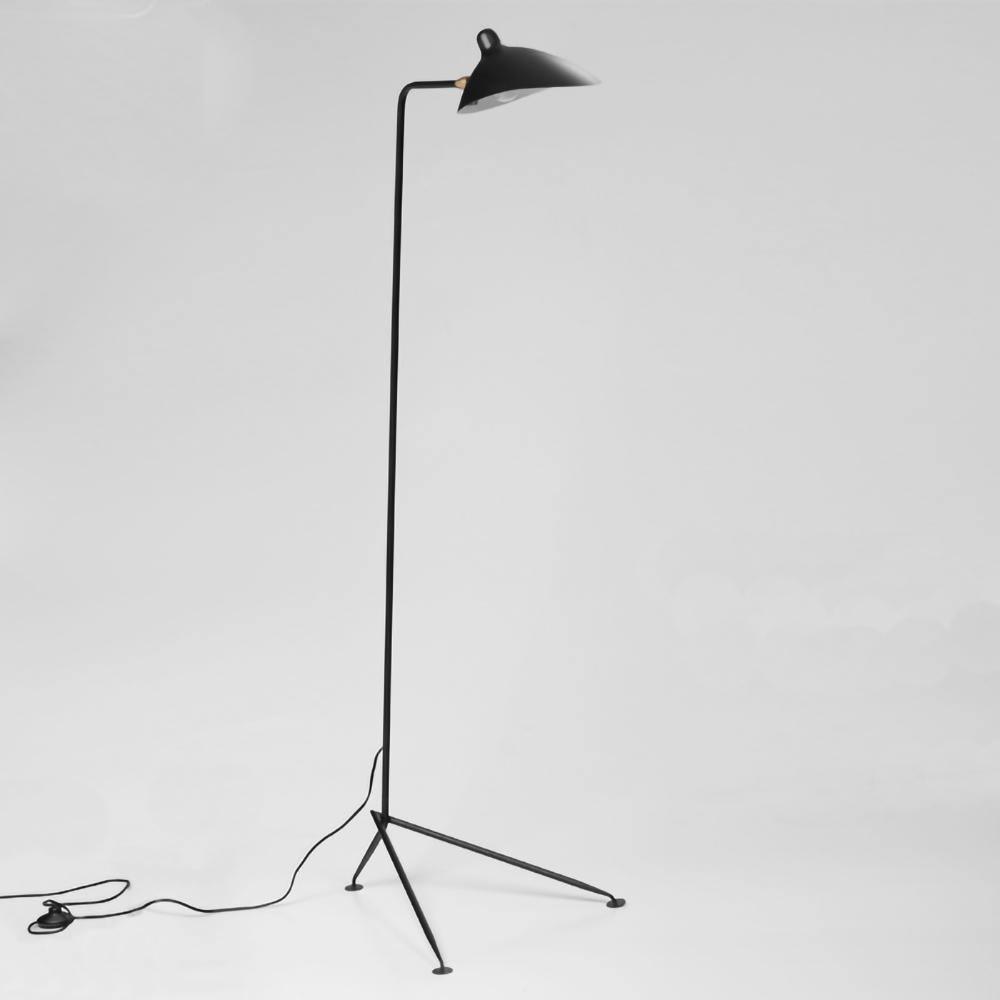 Elegant Tre-armet Gulvlampe