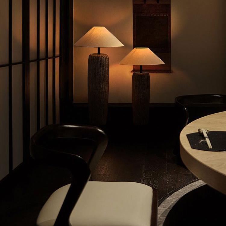 Rustikk Gulvlampe i Tre - Elegant & Funksjonell Belysning