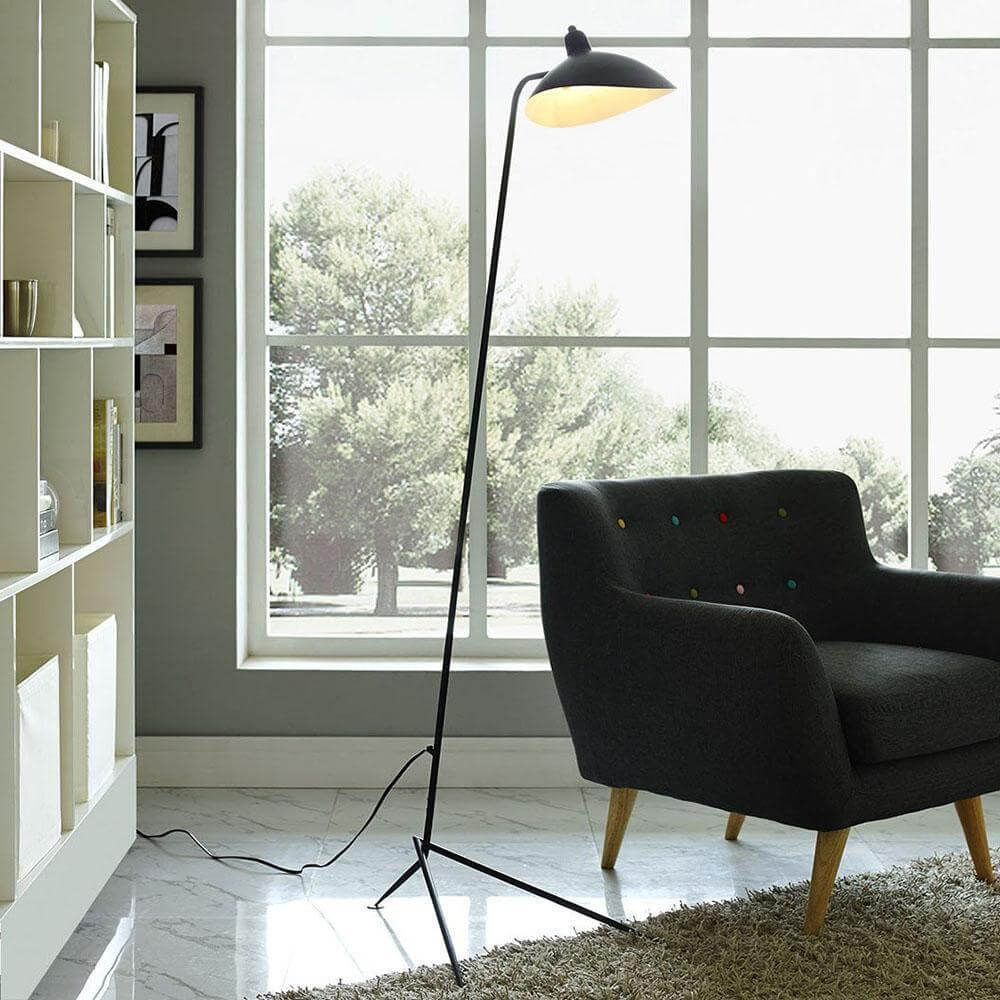 Elegant Tre-armet Gulvlampe