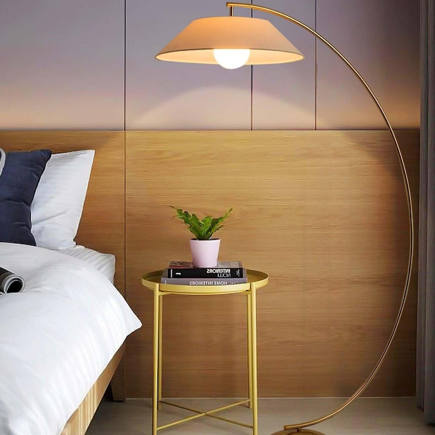 Elegant Gulvlampe med Stoffskjerm