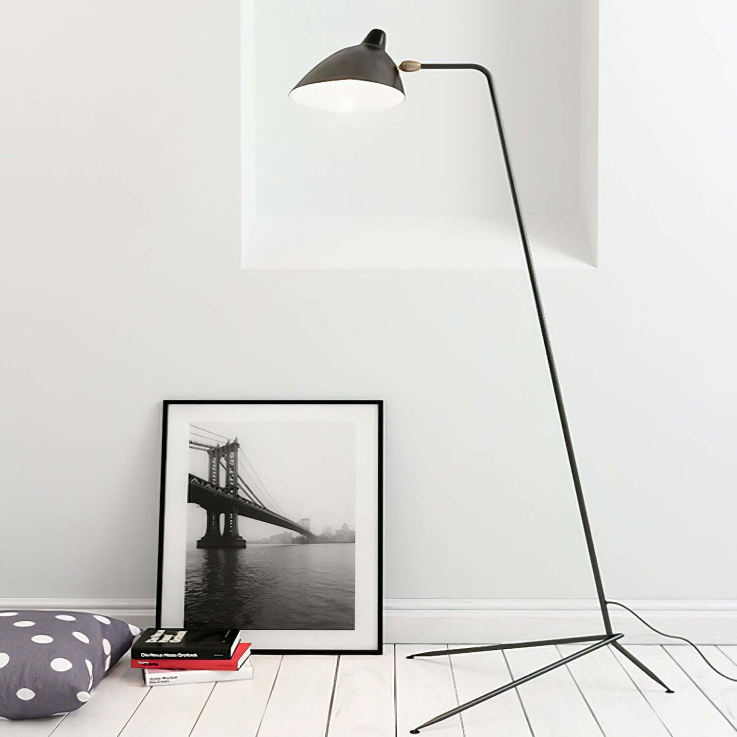 Elegant Tre-armet Gulvlampe
