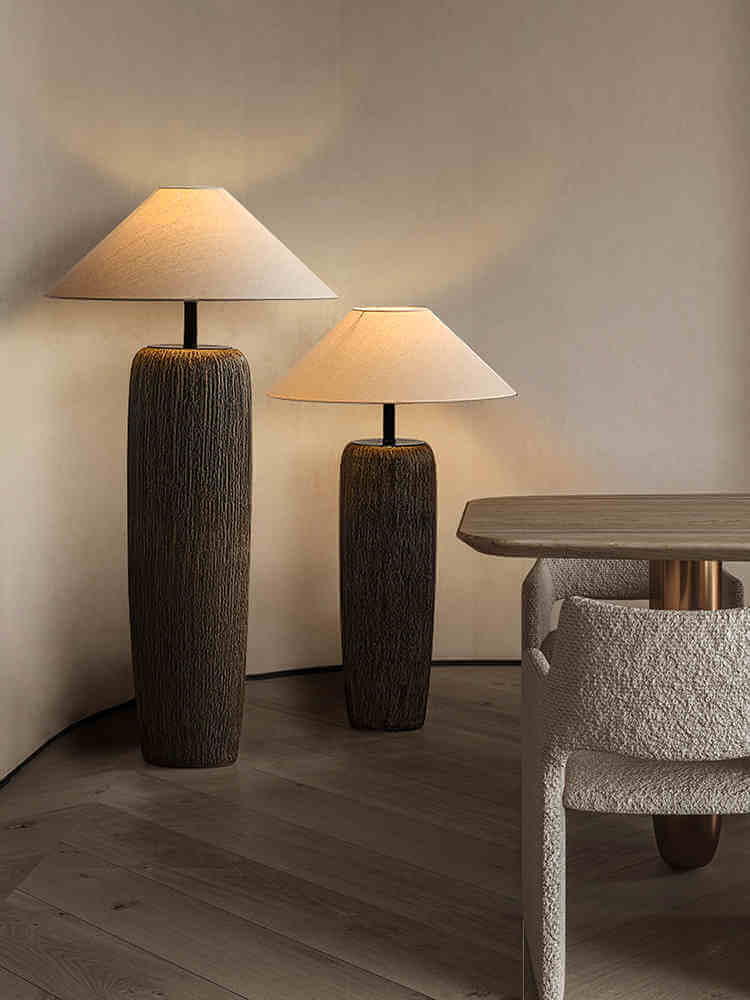 Rustikk Gulvlampe i Tre - Elegant & Funksjonell Belysning
