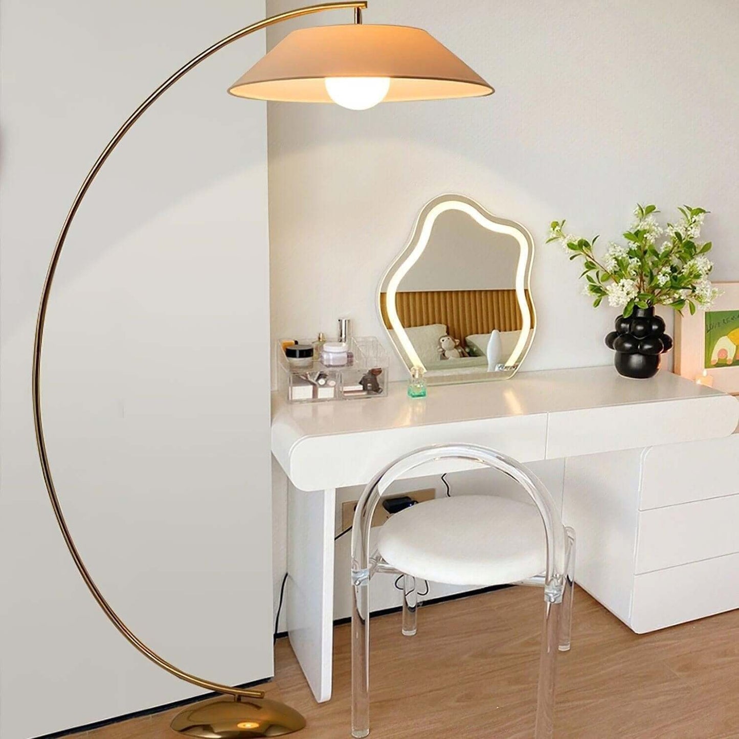 Elegant Gulvlampe med Stoffskjerm