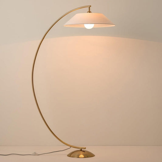 Elegant Gulvlampe med Stoffskjerm