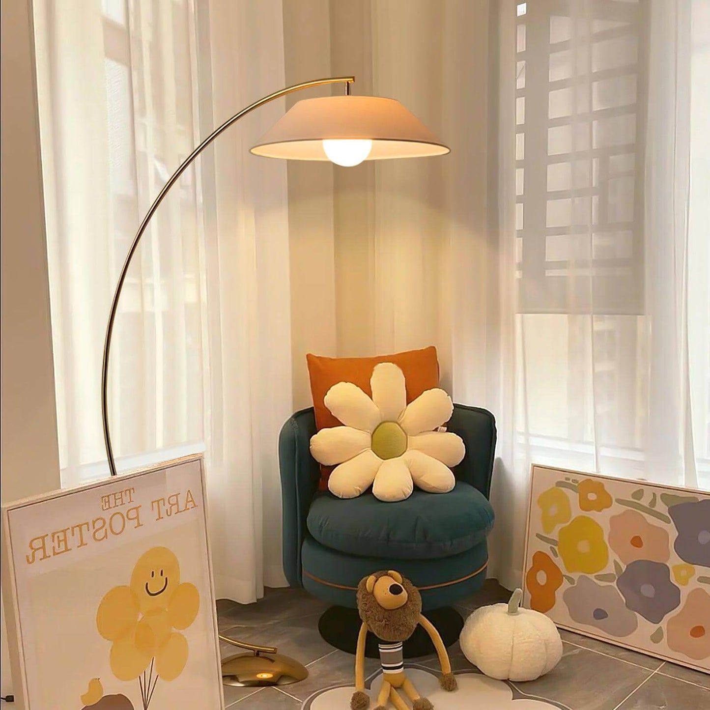Elegant Gulvlampe med Stoffskjerm