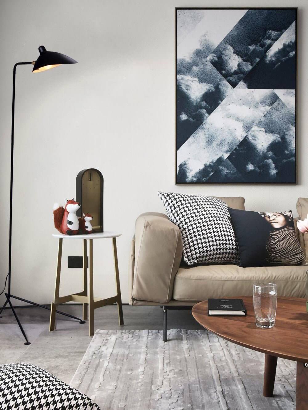Elegant Tre-armet Gulvlampe