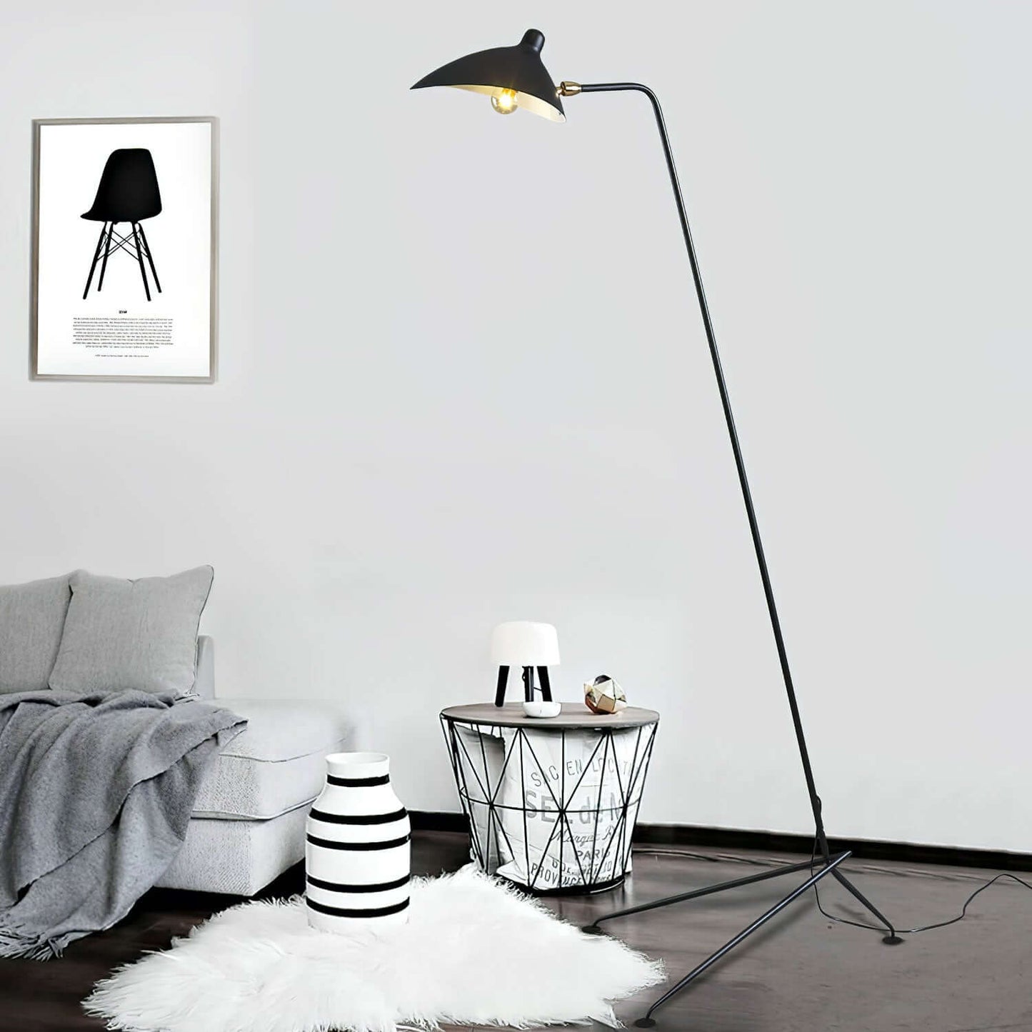 Elegant Tre-armet Gulvlampe