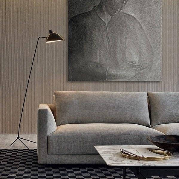 Elegant Tre-armet Gulvlampe