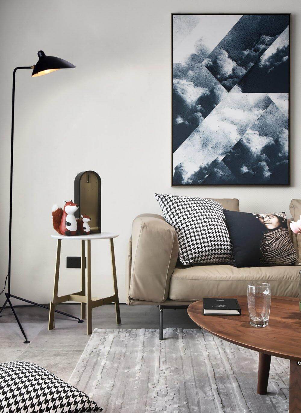 Elegant Tre-armet Gulvlampe