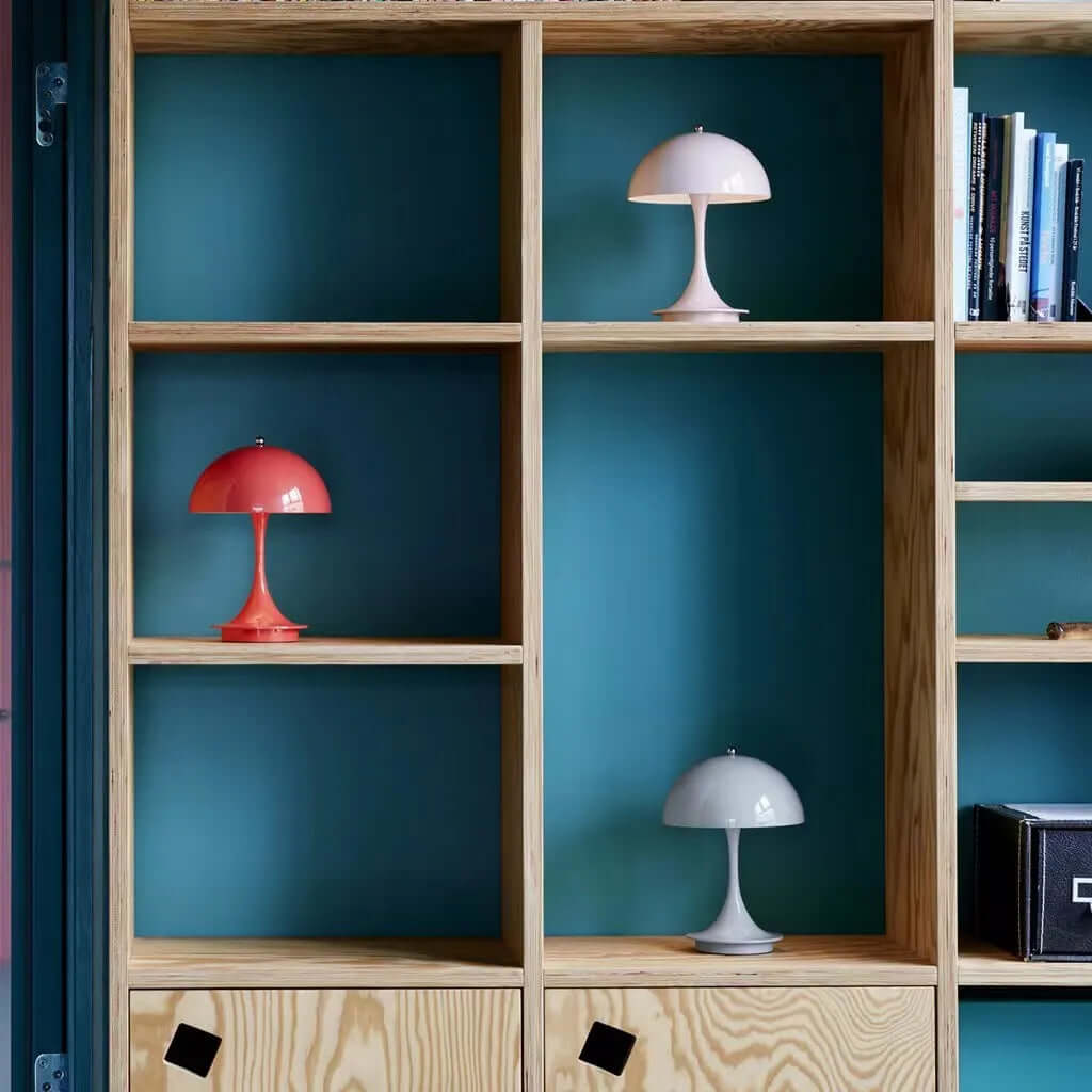 Elegant Bordlampe med Justerbar Lysstyrke