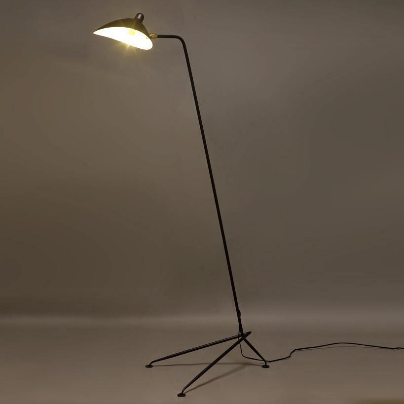 Elegant Tre-armet Gulvlampe